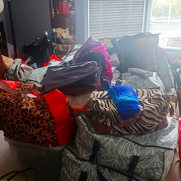 ESTRELLA "Uno1luv" Designer And Luxury Closet IS GOING LIVE - Picture 16 of 17